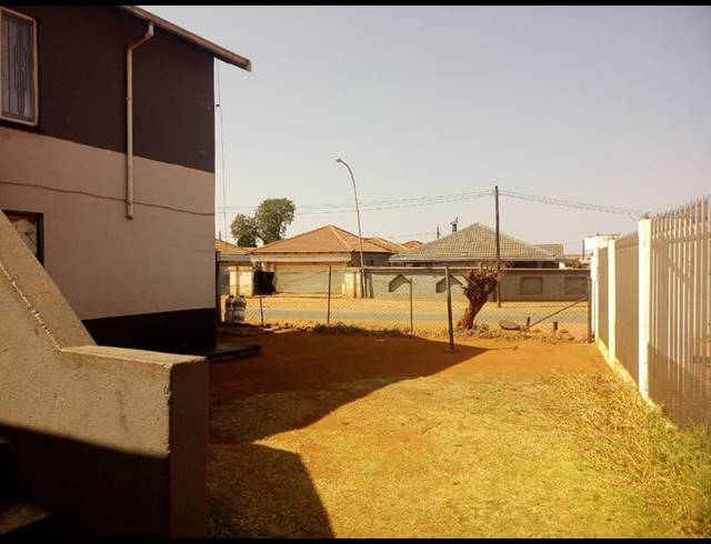 3 BEDROOM APARTMENT FOR SALE IN PROTEA GLEN